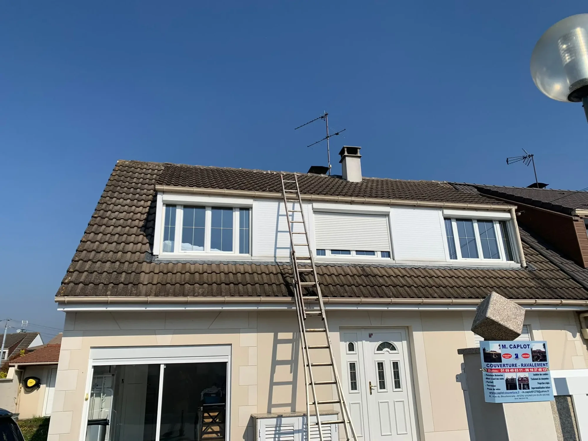 Urgence toiture Montgeron avec remplacement de tuiles endommagées