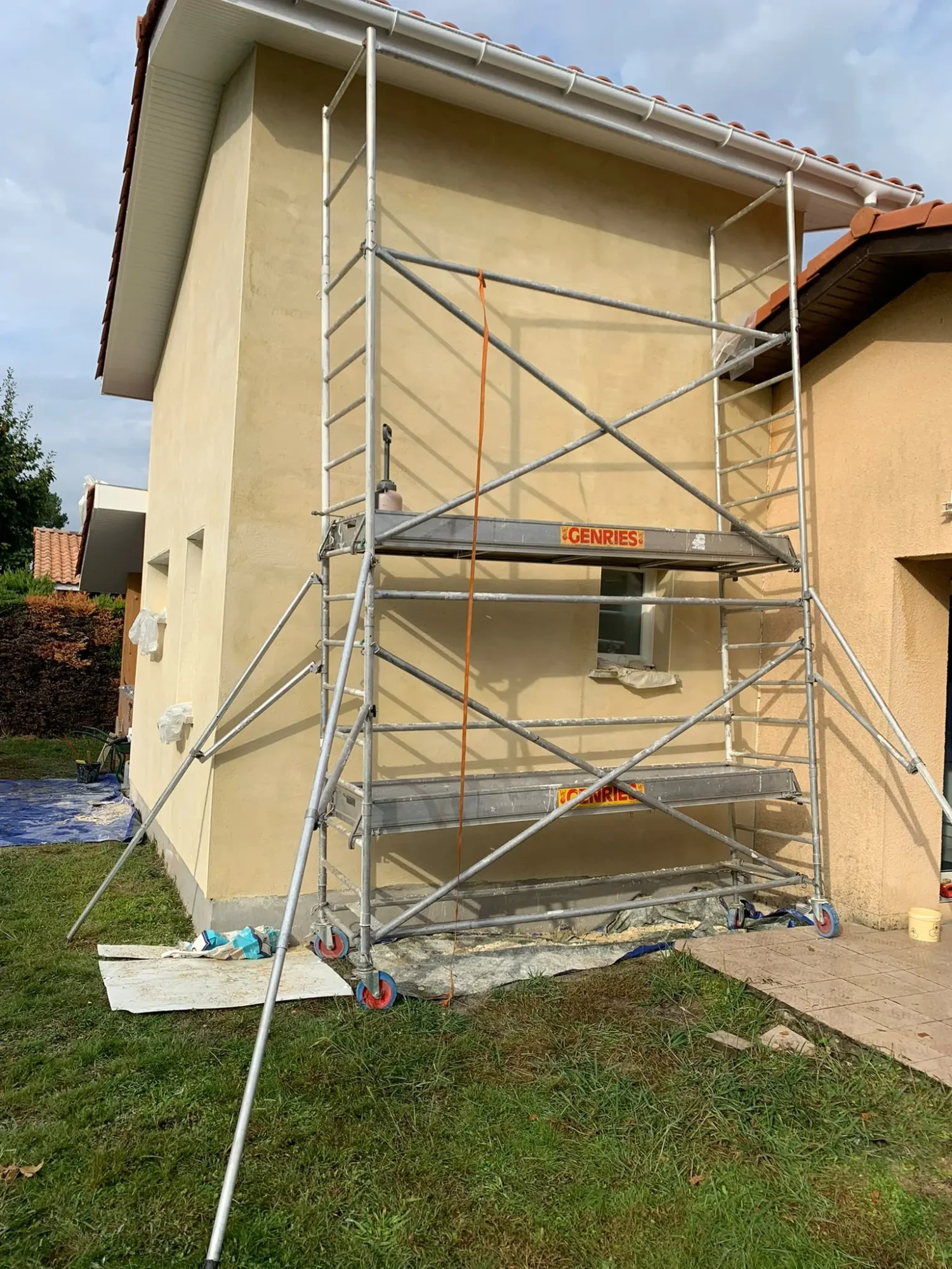 Nettoyage extérieur Montgeron avec ravalement et peinture de façade