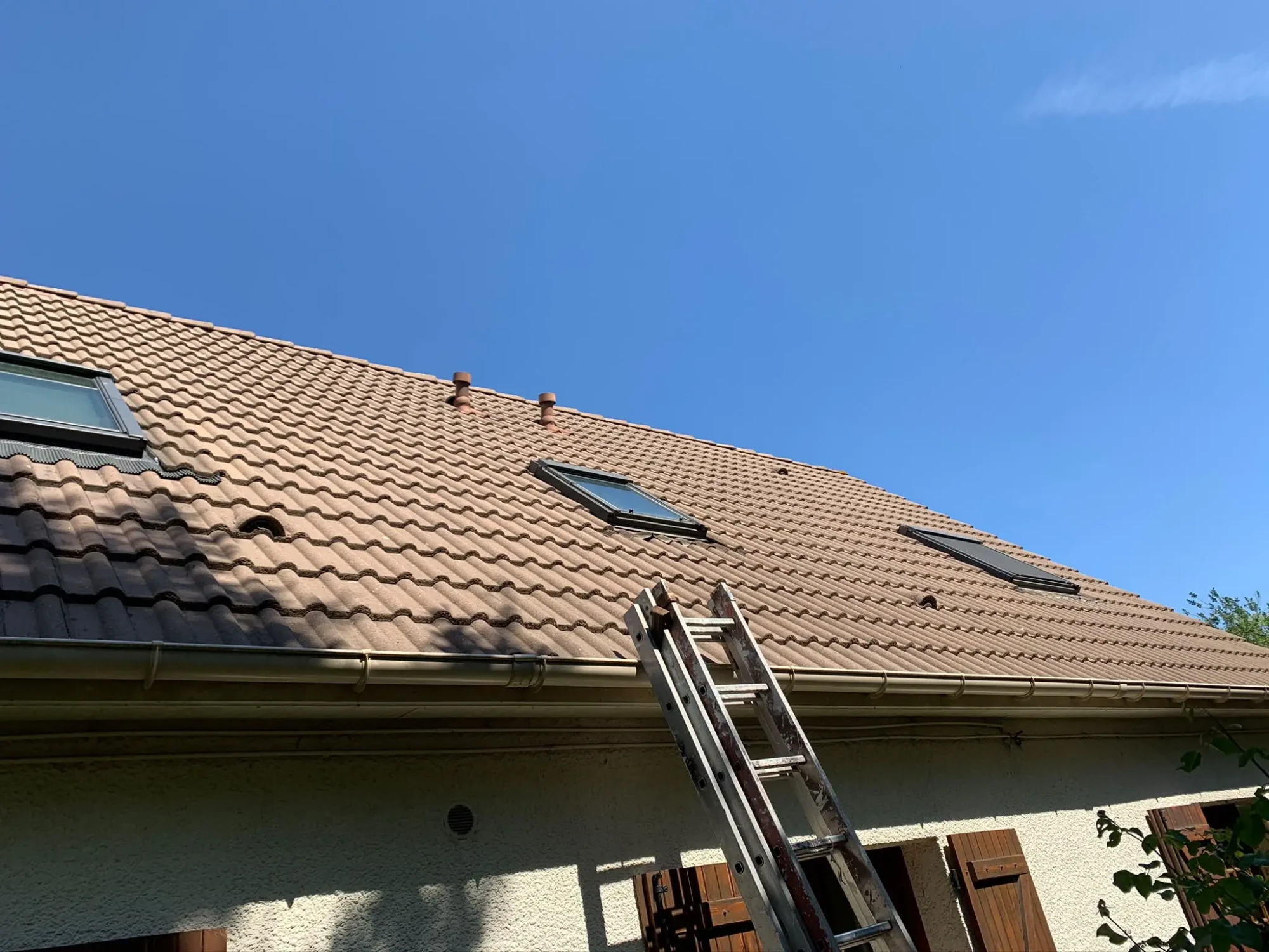 Pose de velux Montgeron avec fenêtre de toit parfaitement étanche