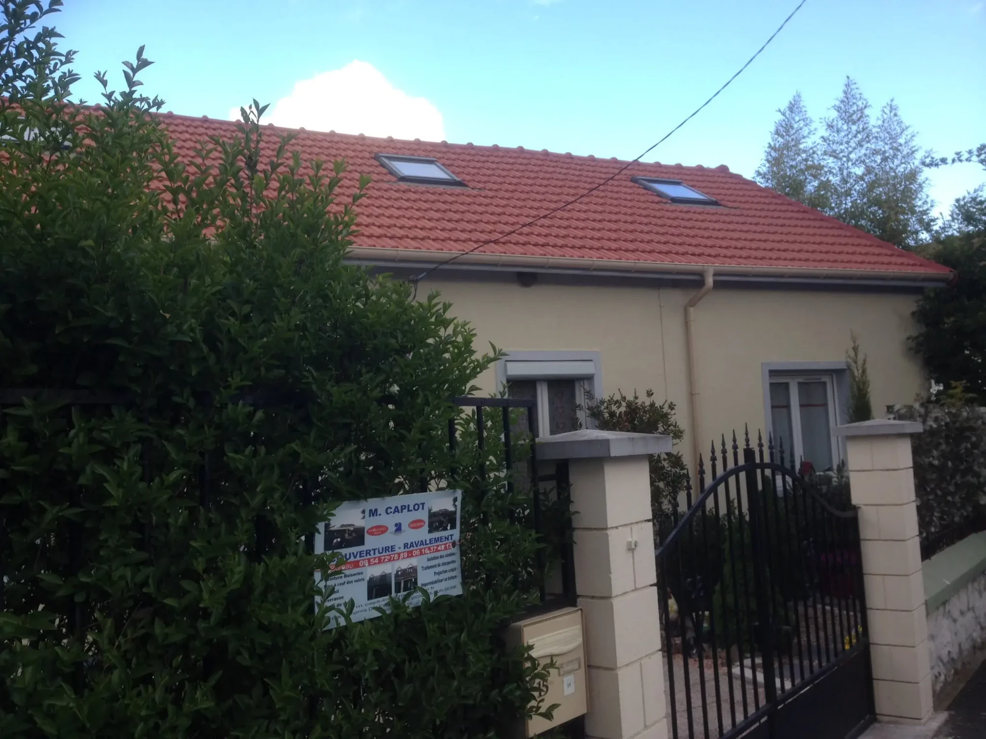 Nettoyage toiture Montgeron avec hydrofuge coloré